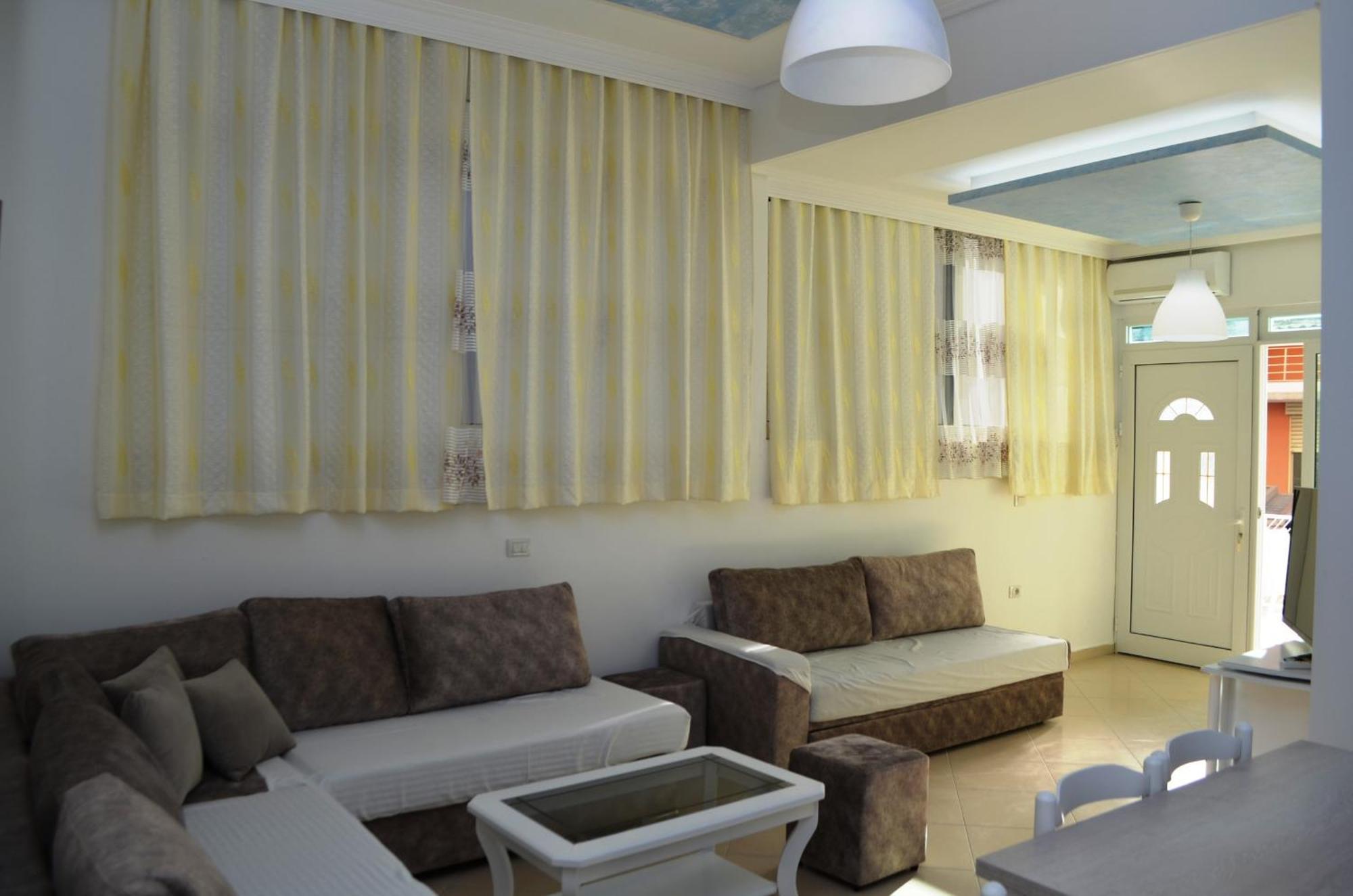 Apartment Happy Eri Sarandë